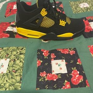 Jordan 4 yellow thunders